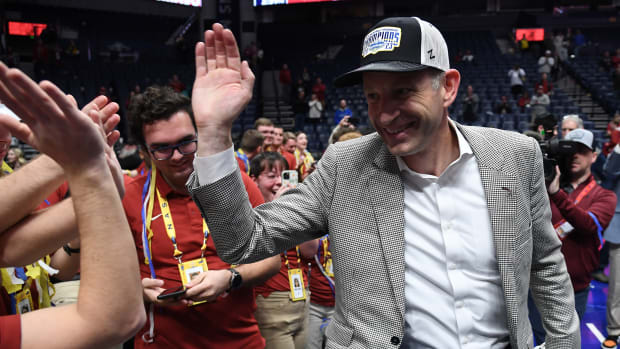 Alabama Crimson Tide head coach Nate Oats celebrates after cutting down the net following a win against the Texas A&M Aggies at Bridgestone Arena.